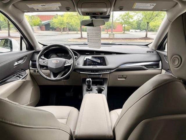 2022 Cadillac XT4 Luxury