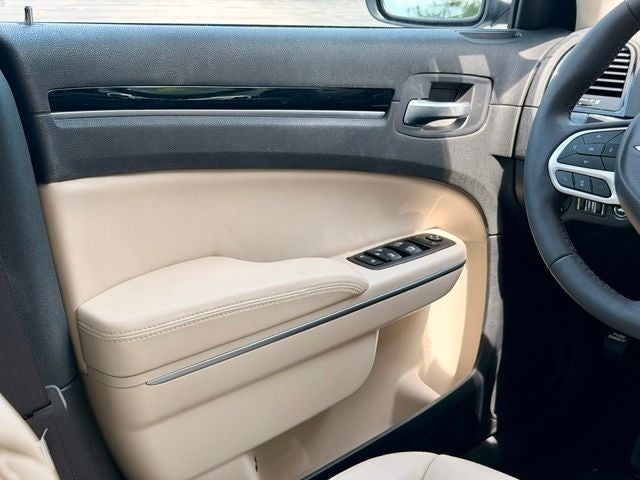 2023 Chrysler 300 Touring