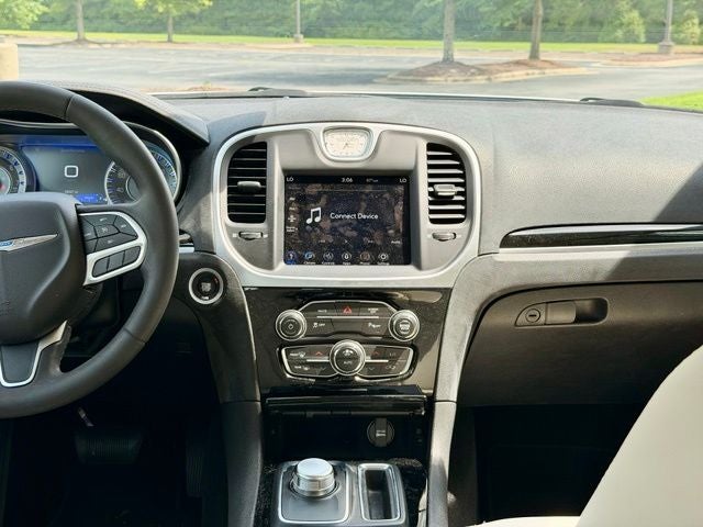 2023 Chrysler 300 Touring