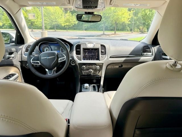 2023 Chrysler 300 Touring