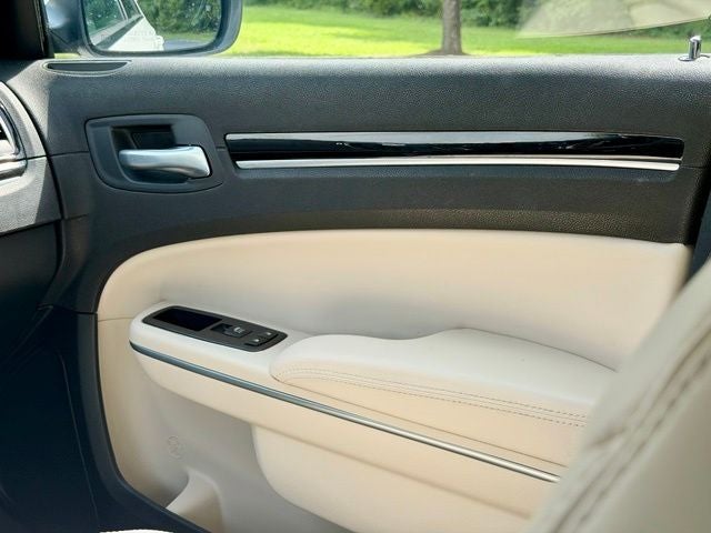2023 Chrysler 300 Touring