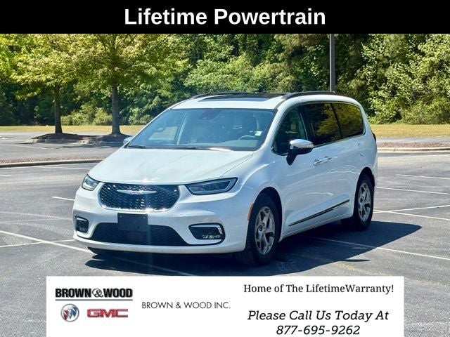 2023 Chrysler Pacifica Limited's photo