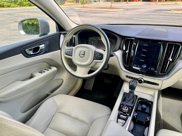 2020 Volvo XC60 T5 Momentum