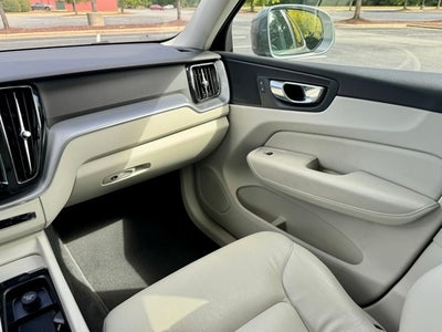 2020 Volvo XC60 T5 Momentum