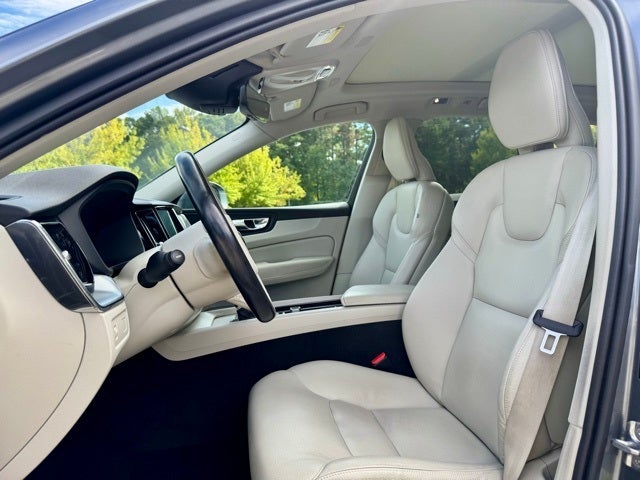 2020 Volvo XC60 T5 Momentum